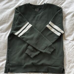 Women’s dark green sweatshirt